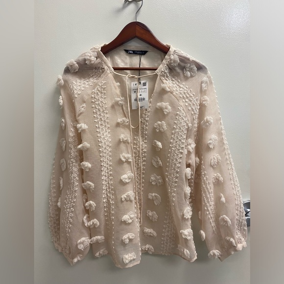 Zara 3D floral shirt in Ecru, M. New with tags. - Picture 2 of 4